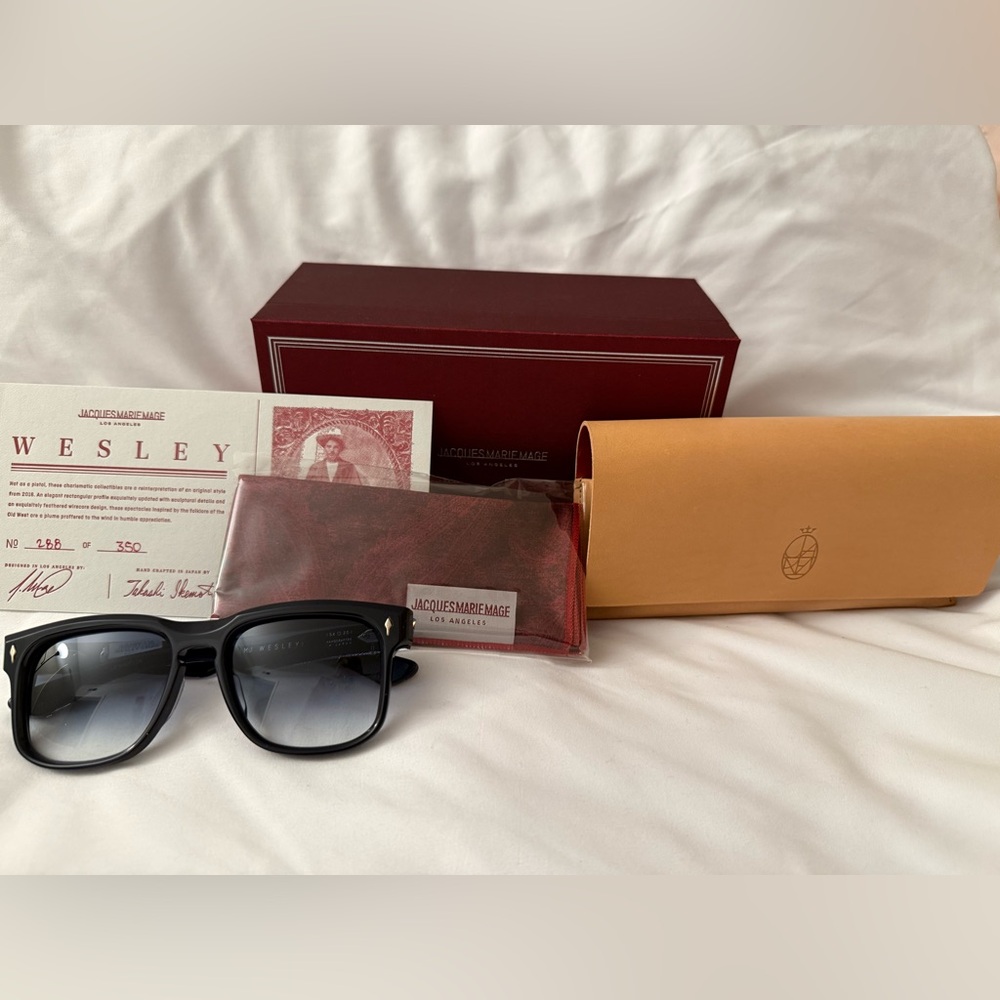 JMM Wesley in Regal with Card, Case, and Cloth